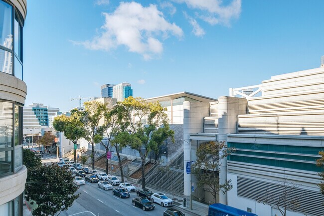 Building Photo - 300 3rd St