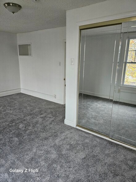 Building Photo - 407 W Broad St