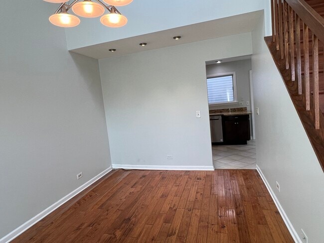 Building Photo - 645 Le Parc Cir