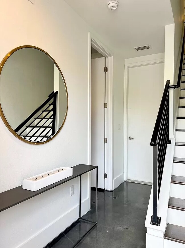 Building Photo - 814 2nd Ave N