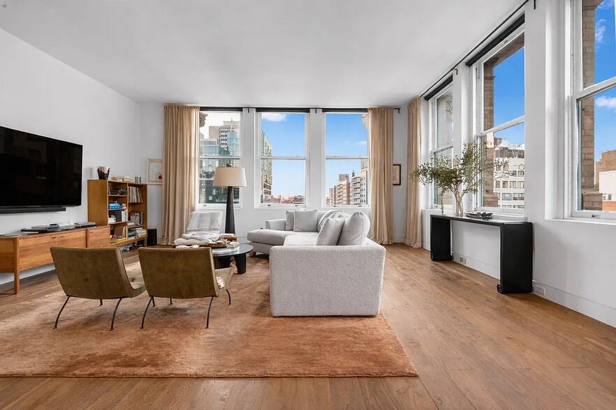 Building Photo - 640 Broadway