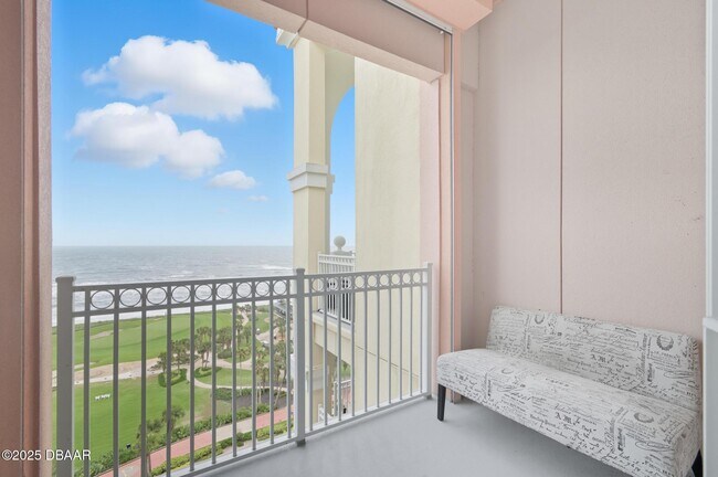 Building Photo - 200 Ocean Crest Dr