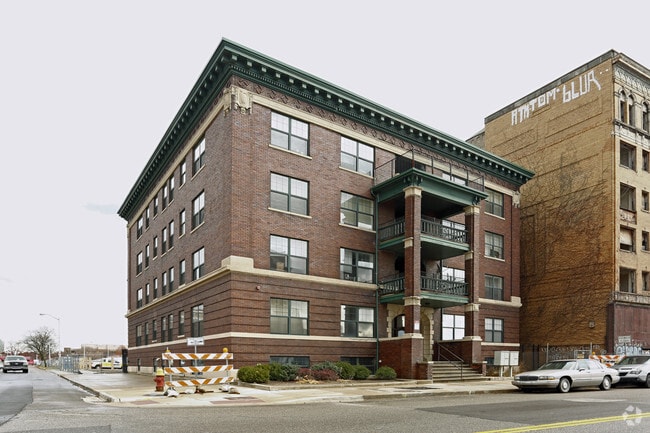 Primary Photo - Chesterfield Apartments