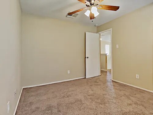 Building Photo - 9201 Shaded Pines Dr