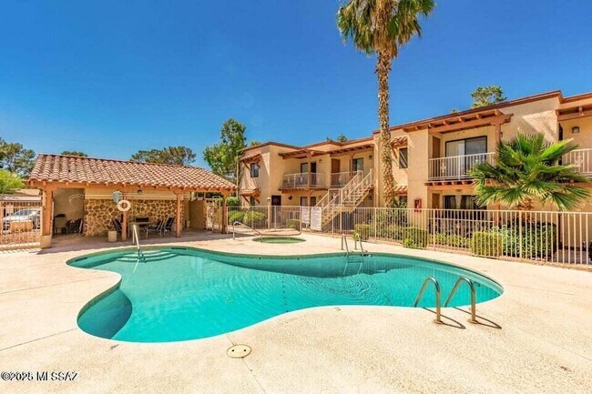 Building Photo - 3357 N Country Club Rd