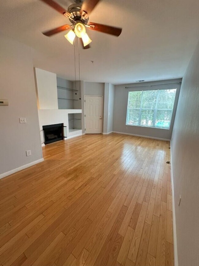 Building Photo - Nor Cal Realty Inc, 3 bedroom 3 bath townh...
