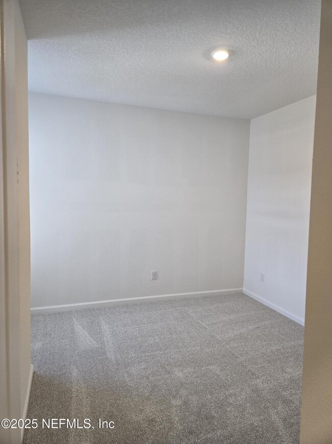 Building Photo - 203 Brandon Lks Dr