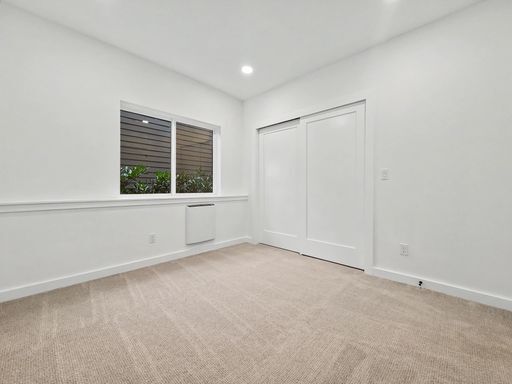 Building Photo - AVAILABLE MAY 1ST! Fully Remodeled Lower Unit with Private Entrance in Columbia City Neighborhood