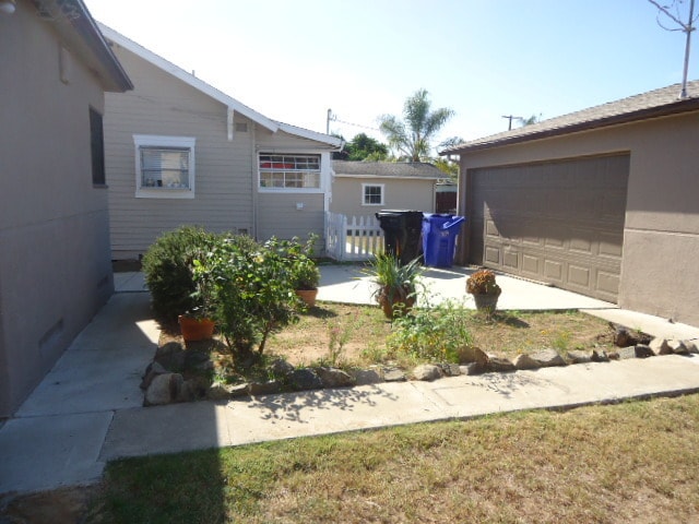 Building Photo - 3 Bed - 2 Bath Craftsman Home in the desir...