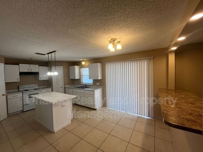 Building Photo - 204 Canterbury Ct