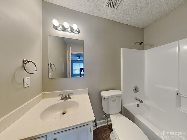 Building Photo - 607 Kingville Dr