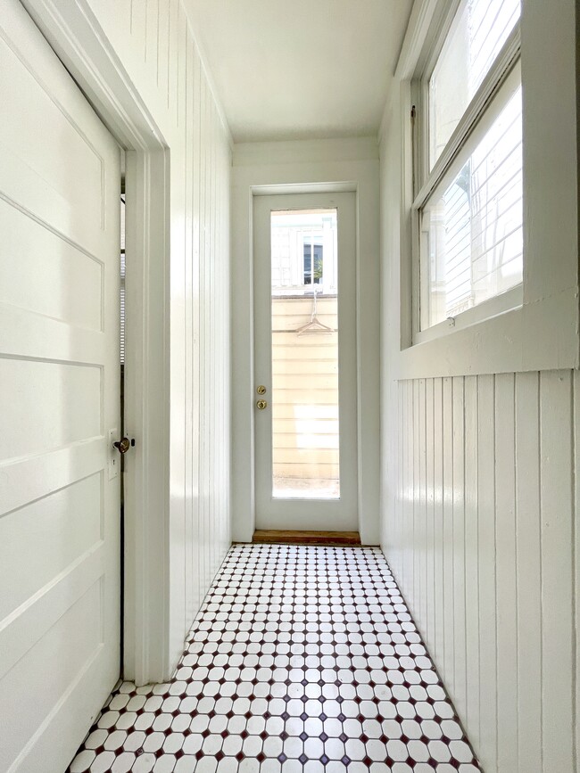 Building Photo - 34 Abbey St