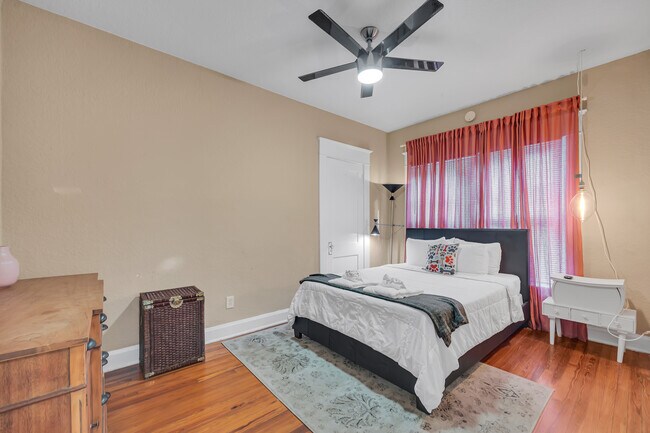 Building Photo - 118 Cottage Ave