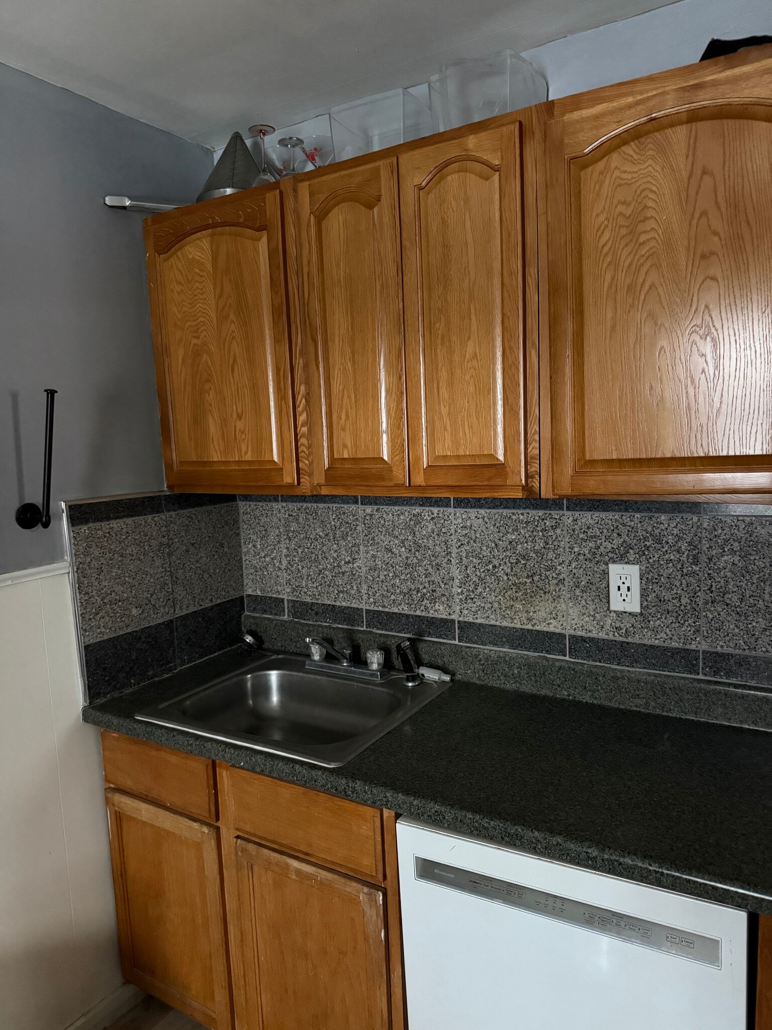 Building Photo - 604 Colvin Ave