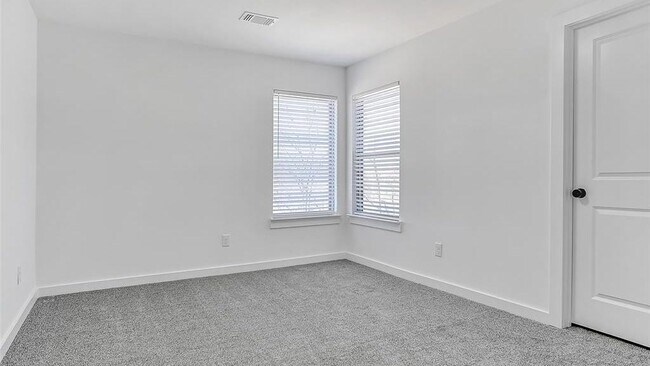 Building Photo - 1219 Bells Dr