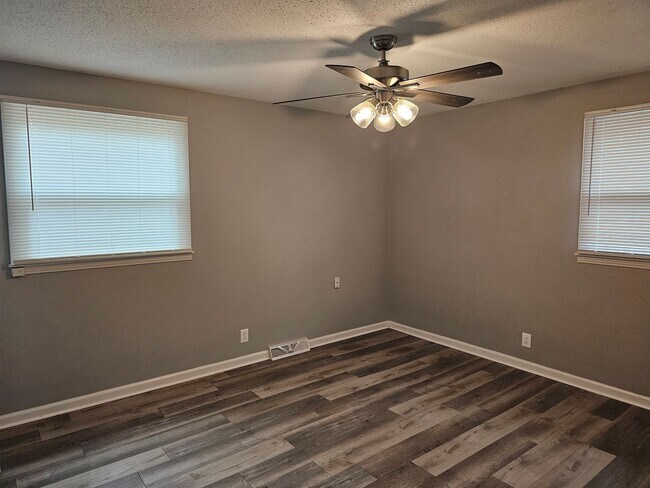 Building Photo - Coming SOON! 4 Bedroom with 2 living rooms! 1.5 Bath near Dover Rd!