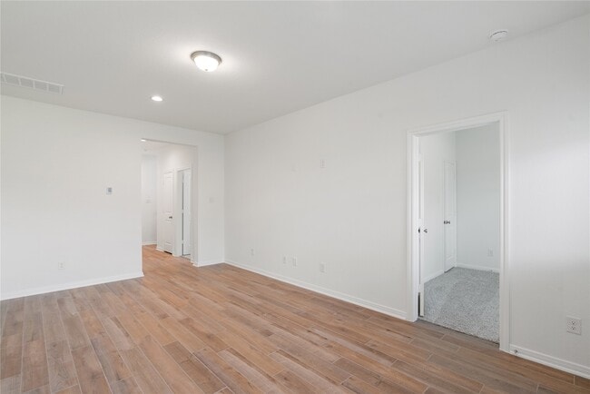 Building Photo - 611 Silver Pear Ct