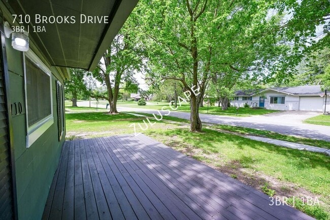 Building Photo - 710 Brooks Dr