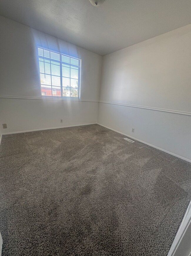 Building Photo - Beautiful Taylorsville Home for rent!