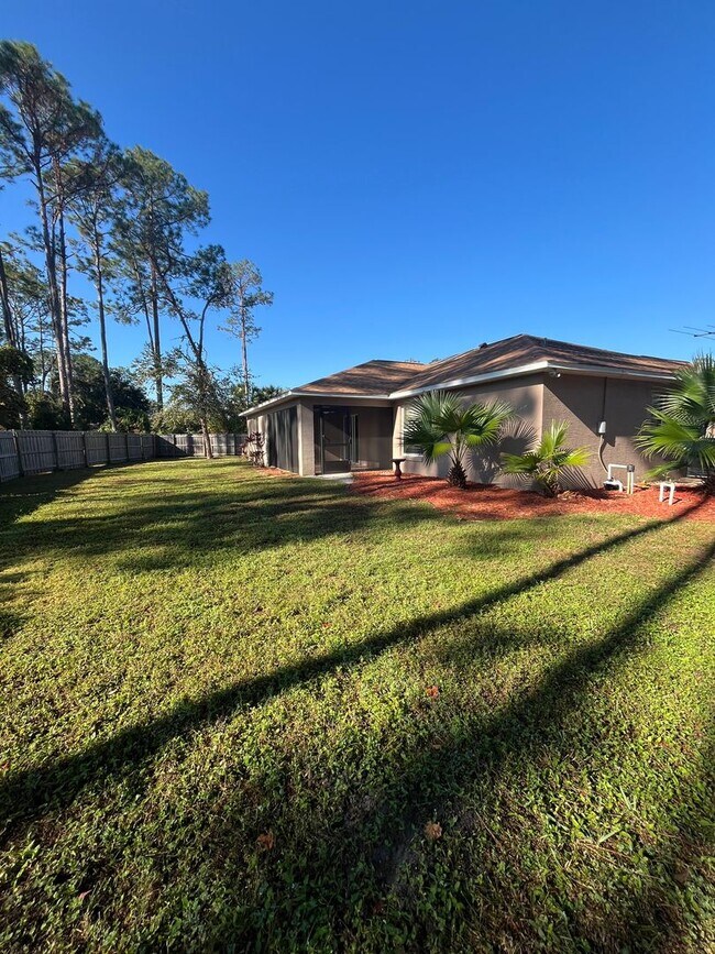 Building Photo - Beautiful Fenced in Yard on a cul-de-sac!!!
