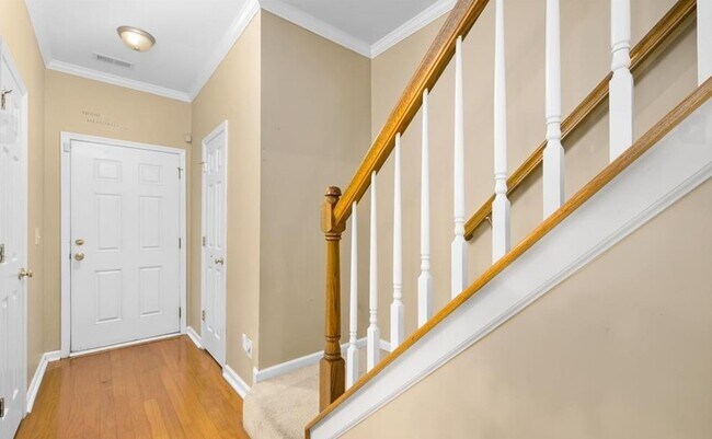 Building Photo - 28 Sharpstone Ln
