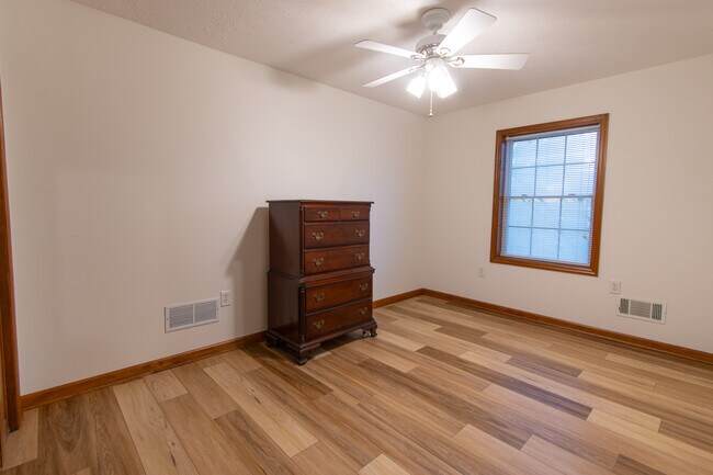 Second Bedroom - 4747 Knollwood Dr NW