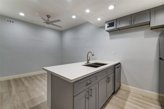 Building Photo - 11711 Memorial Dr