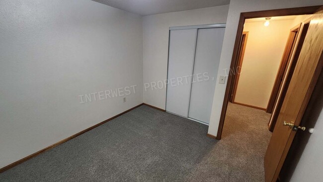 Building Photo - *1ST MONTH'S RENT FREE PROMO*  3 Bed 2 Bath Beaverton Home with big backyard, storage shed, A/C a...