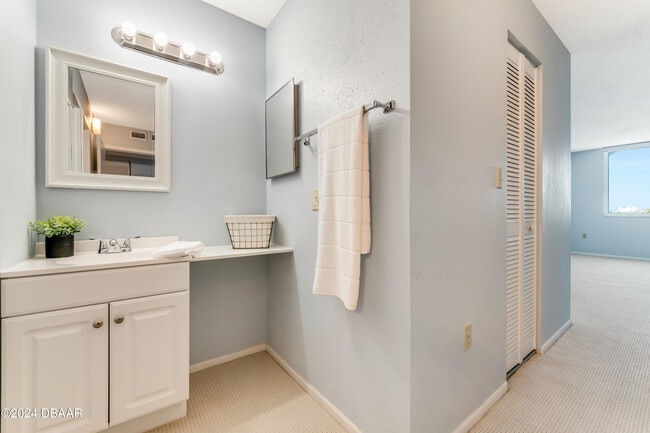 Building Photo - 925 N Halifax Ave