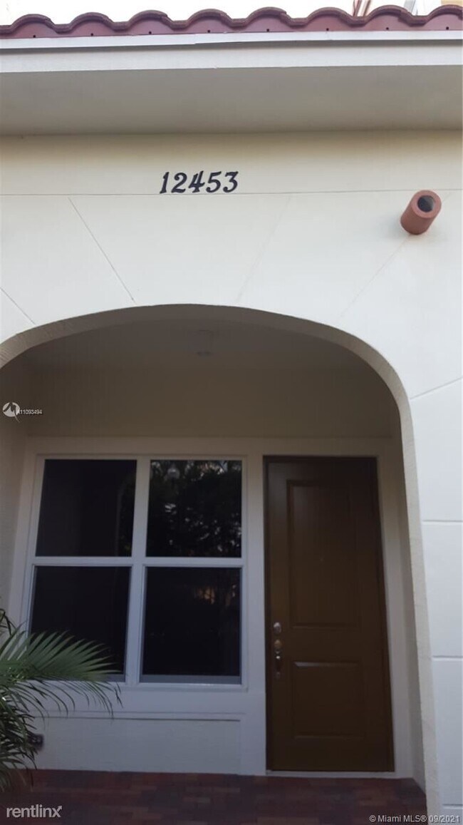 Building Photo - 3 br, 2.5 bath Townhome - 12453 NW 17th Mnr