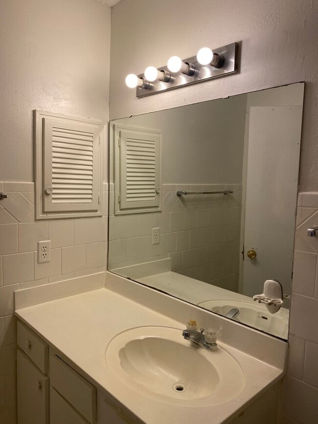 Building Photo - 7770 Skolout St