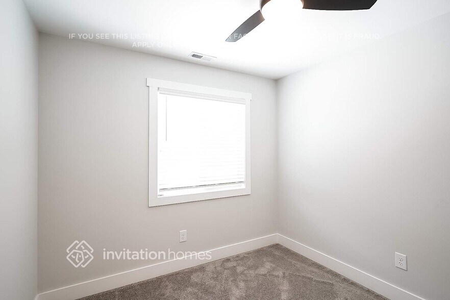 Building Photo - 211 Golf Club Ln