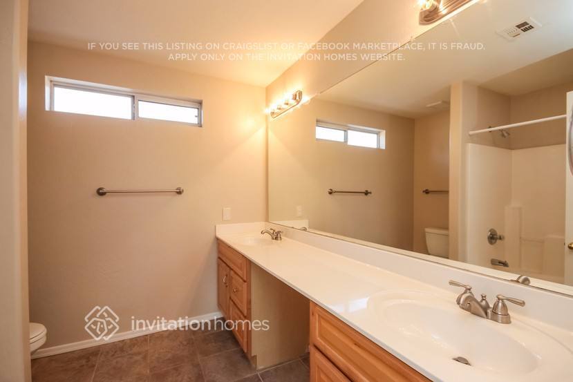 Building Photo - 2638 S Raven