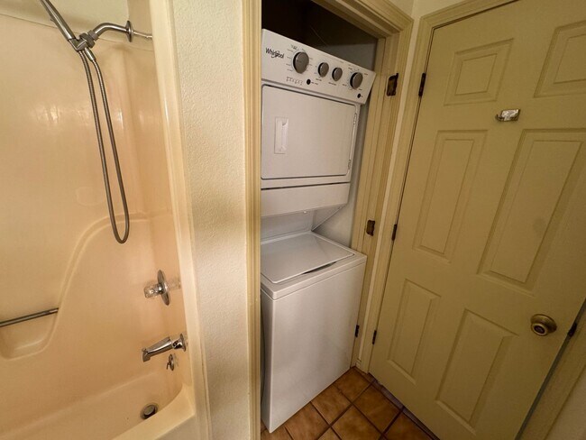 Building Photo - 2 bedroom one bath at Cedar Hills in Ozark...