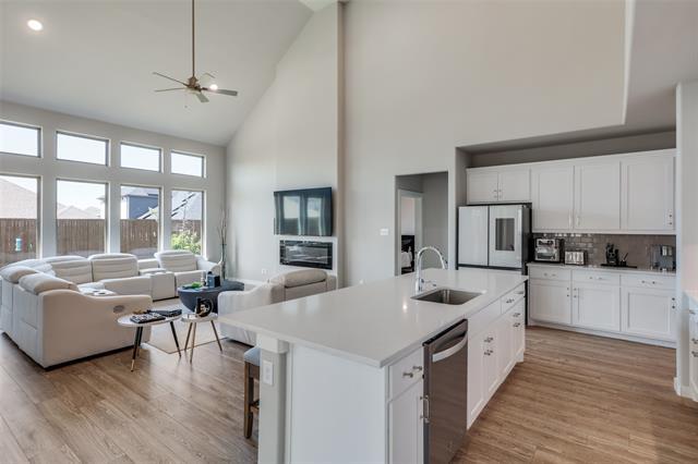 Building Photo - 352 Community Dr