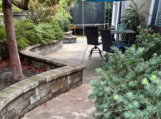 Building Photo - 5/3 (3521 sqft)-Pool, Firepit, Dog Run, Ou...