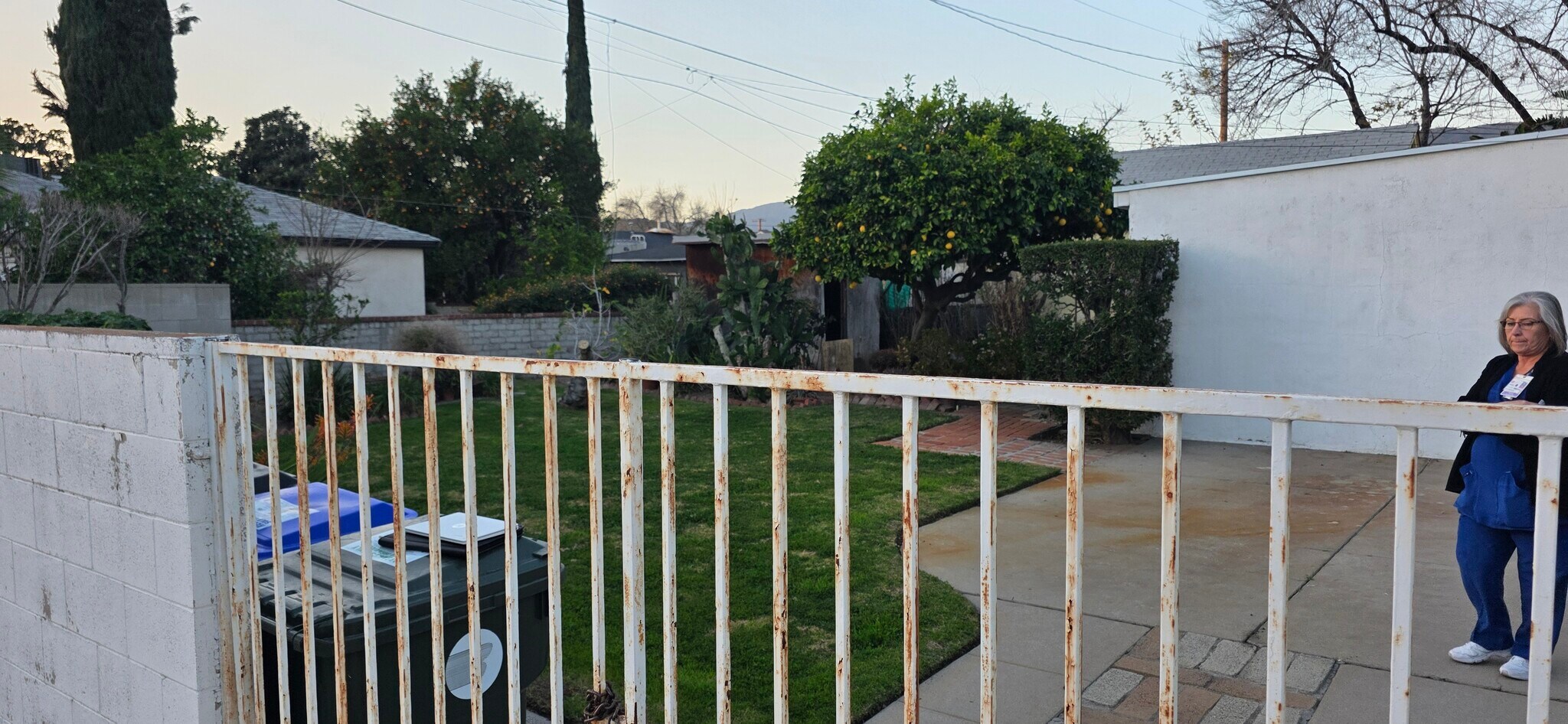 Building Photo - 3304 N Mountain View Ave