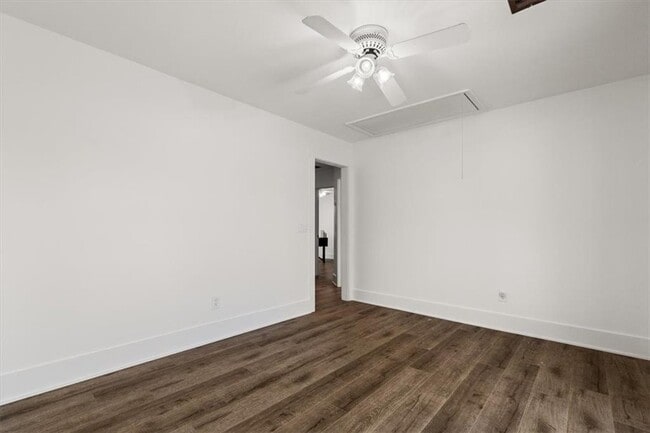 Building Photo - 425 Mikasa Dr