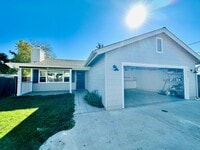 Building Photo - Welcome To Your Upgraded Oak View Home!