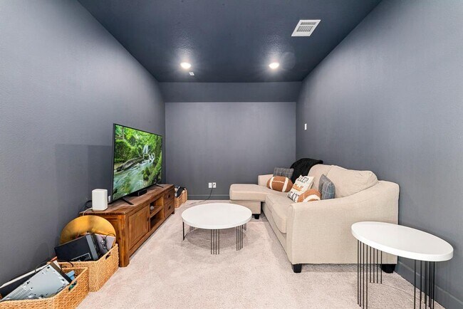 Building Photo - 4122 Basin Park Dr