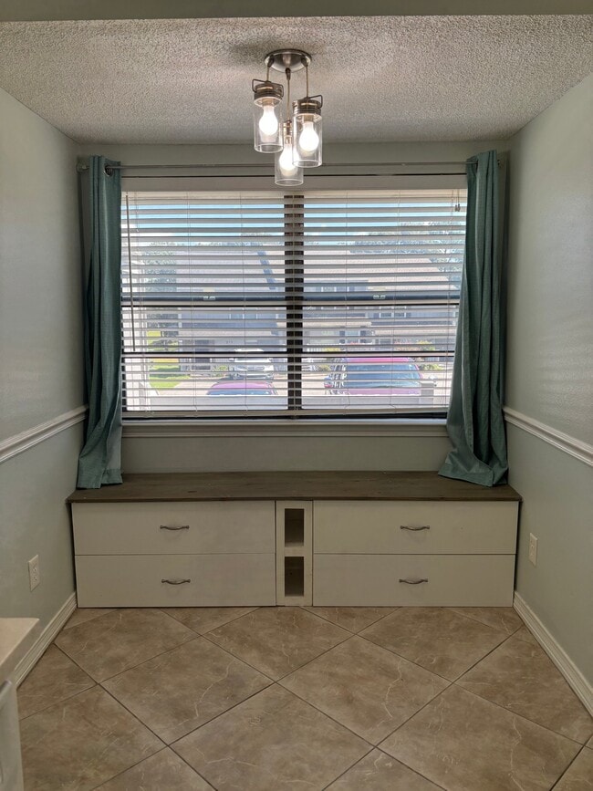 Building Photo - 262 Highpoint Dr