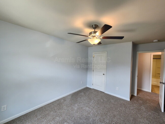 Building Photo - 5201 Pinnacle Walk