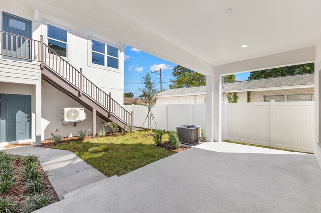 Building Photo - 2523 13th Ave N