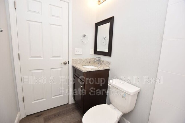 Building Photo - 525 Albatross Dr