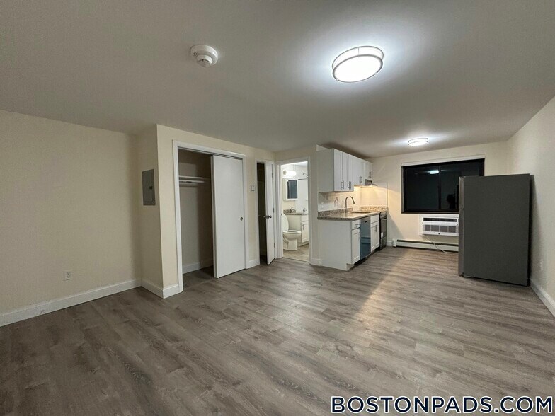 Building Photo - 15 Chester St