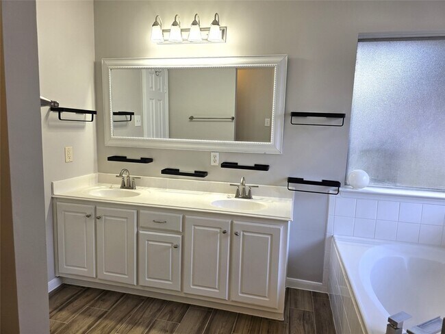 Building Photo - 14925 Cypress Ridge Grove Ln