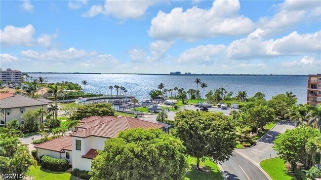 Building Photo - 14819 Laguna Dr