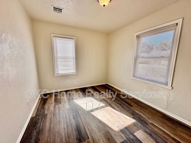 Building Photo - 3516 S St Clair Ave