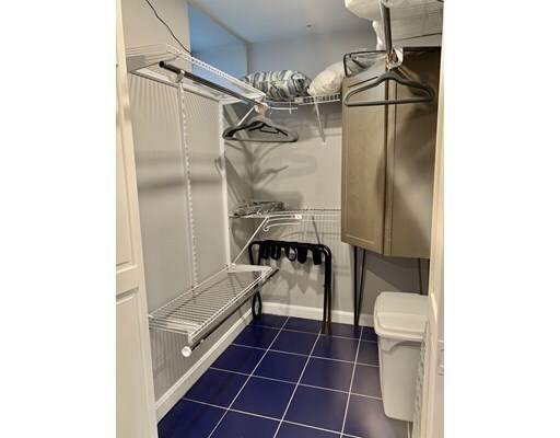 Building Photo - 726 Metropolitan Ave