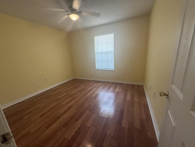 Building Photo - 535 N Forest Dr